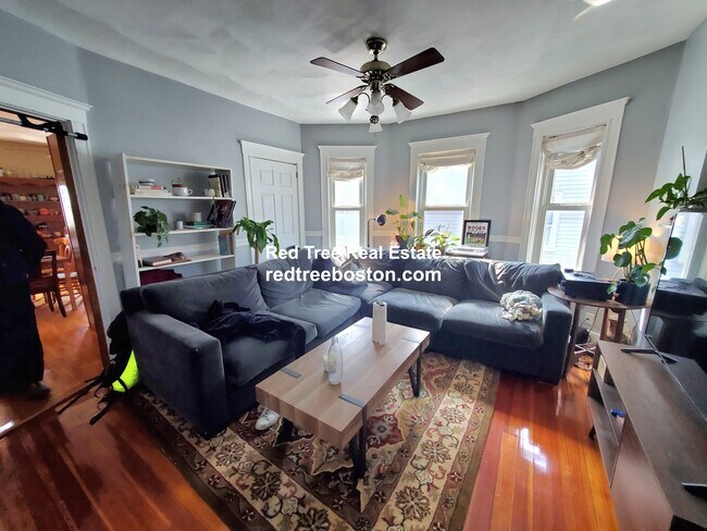 121 Lowell St, Unit 2 in Somerville, MA - Building Photo - Building Photo