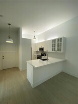 4700 NW 102nd Ave in Doral, FL - Building Photo