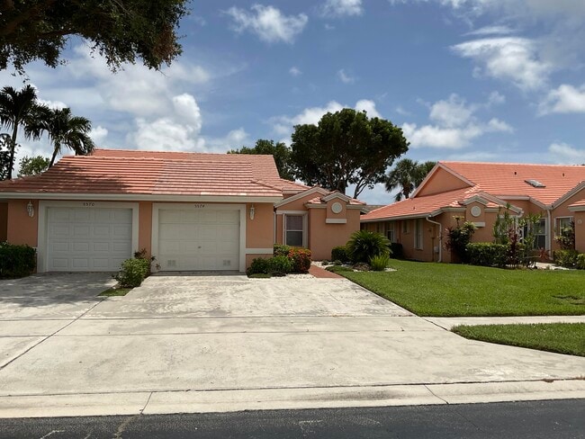 5574 Royal Lake Cir in Boynton Beach, FL - Building Photo - Building Photo