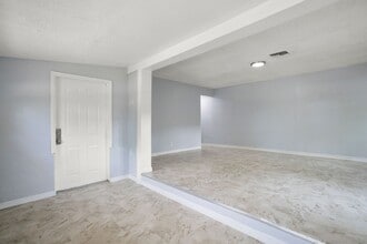 9405 N 19th St in Tampa, FL - Building Photo - Building Photo