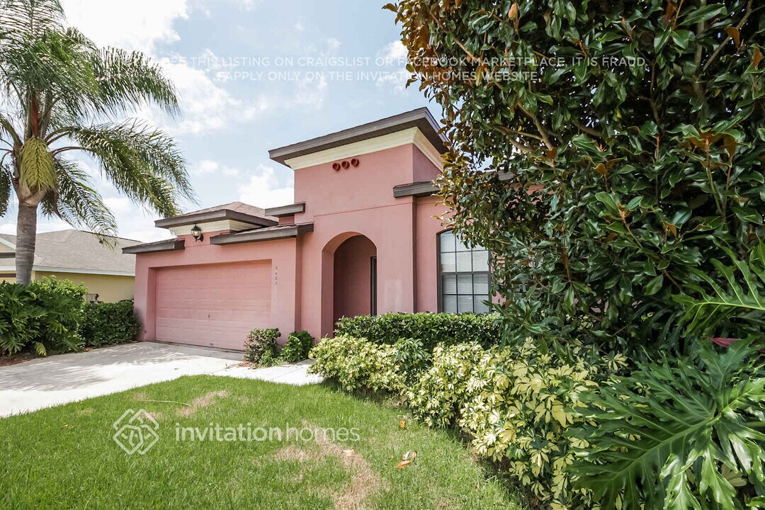 3680 Briar Run Dr in Clermont, FL - Foto de edificio