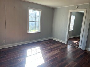 507 Harrison Ln in Wharton, TX - Building Photo - Building Photo
