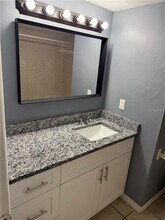 7210 N Manhattan Ave in Tampa, FL - Foto de edificio - Building Photo