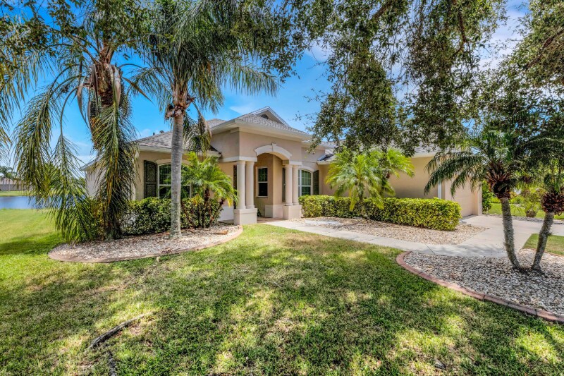 6415 67th St E in Bradenton, FL - Foto de edificio
