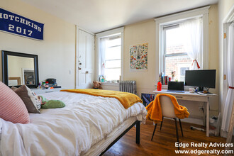 60 Egmont St, Unit 3 in Brookline, MA - Foto de edificio - Building Photo