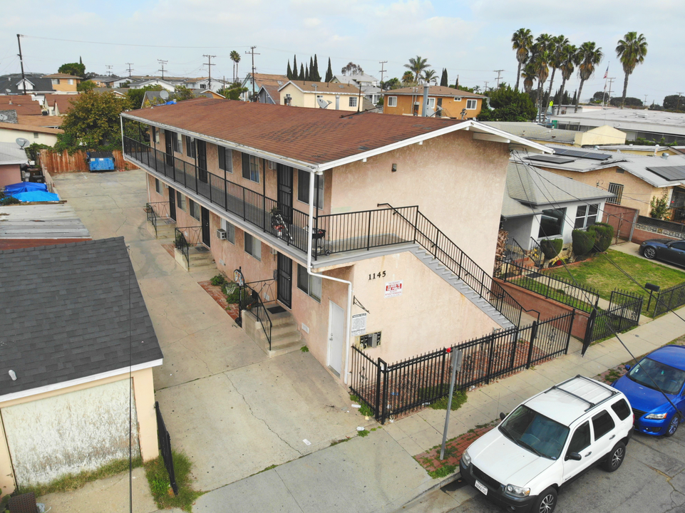 1145 W 119th Plz in Los Angeles, CA - Building Photo