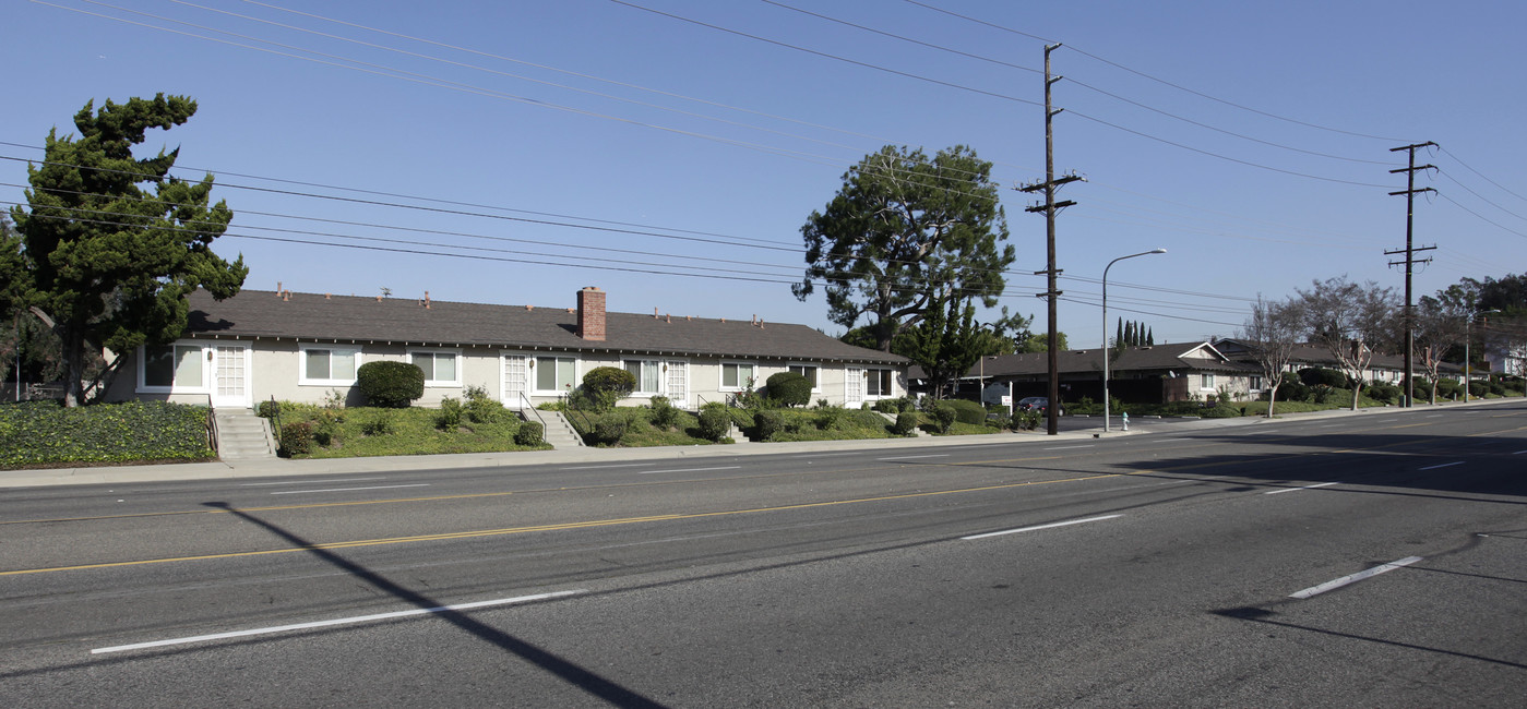 Mauna Loa Lambert Apartments in Brea, CA - Building Photo