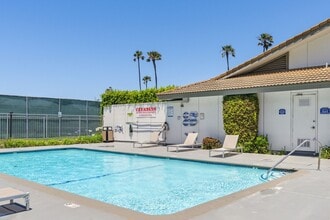 4200 S Harbor Blvd in Oxnard, CA - Foto de edificio - Building Photo