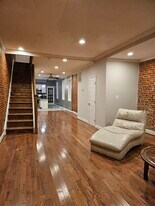 908 S Hanover St in Baltimore, MD - Building Photo