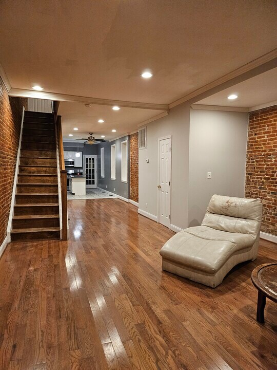 908 S Hanover St in Baltimore, MD - Building Photo