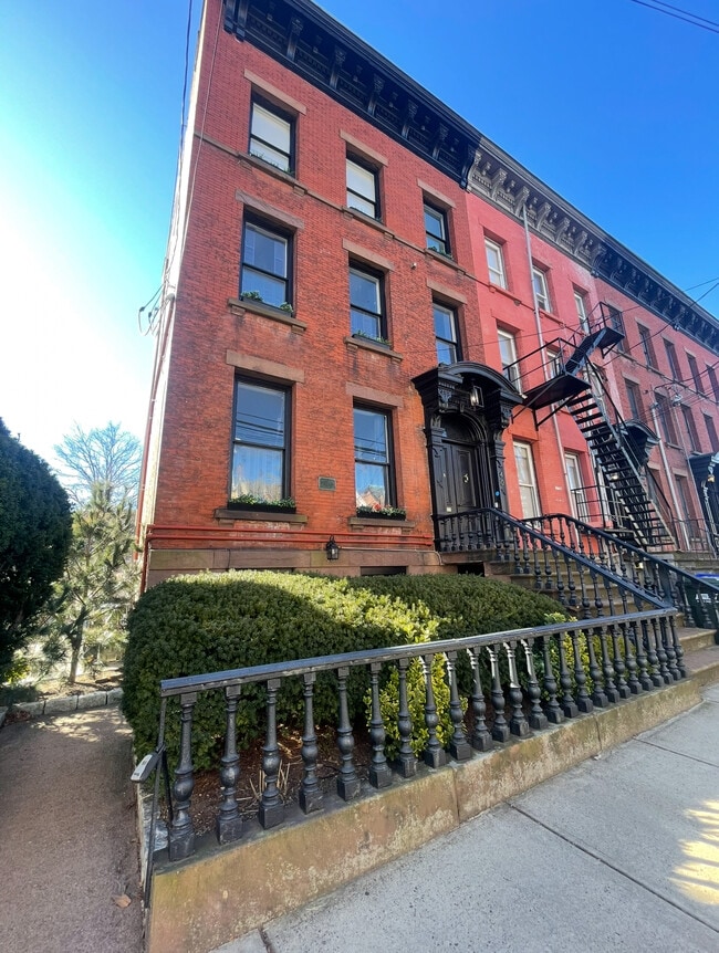 40 Trumbull St, Unit Garden in New Haven, CT - Foto de edificio - Building Photo