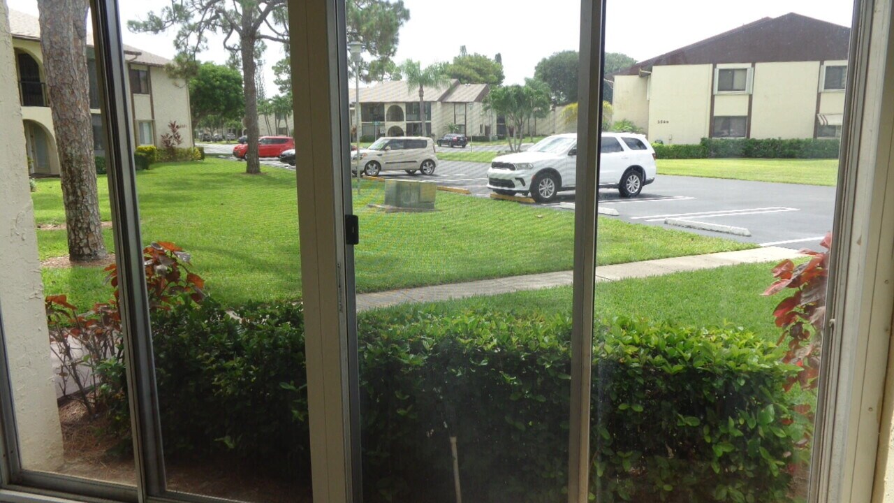 5883 La Paseos Dr in Greenacres, FL - Building Photo