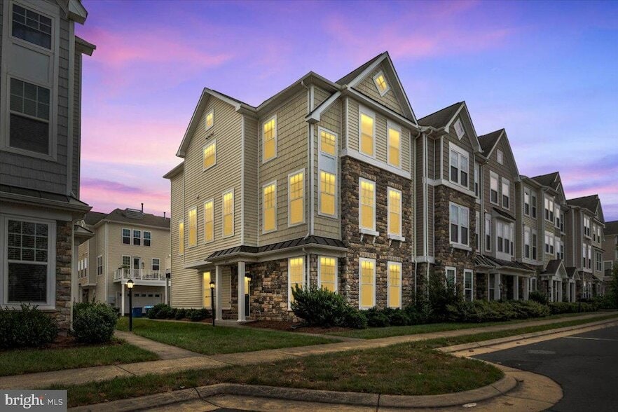 42406 Benfold Square in Ashburn, VA - Building Photo