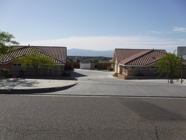 4 Unit Multifamily in Apple Valley, CA - Building Photo - Building Photo