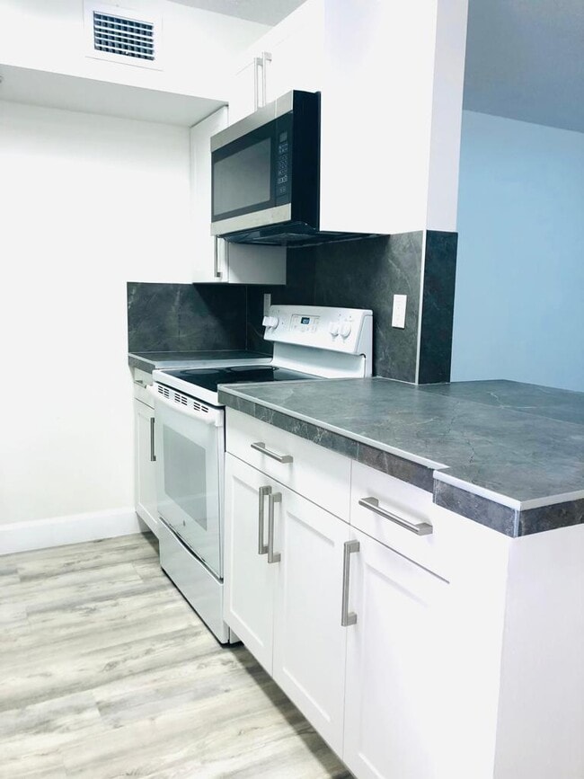 2000 N Congress Ave, Unit K106 in West Palm Beach, FL - Building Photo - Building Photo