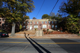 812 Taylor St NE in Washington, DC - Building Photo - Building Photo