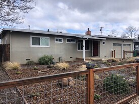 856 Moss Ave in Chico, CA - Building Photo