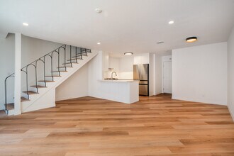 2402 Aviation Blvd in Redondo Beach, CA - Building Photo - Building Photo