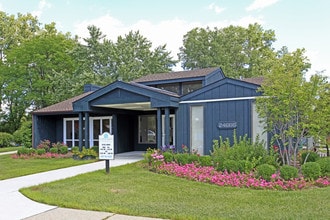 Clinton Manor Apartments in Harrison Township, MI - Building Photo - Building Photo