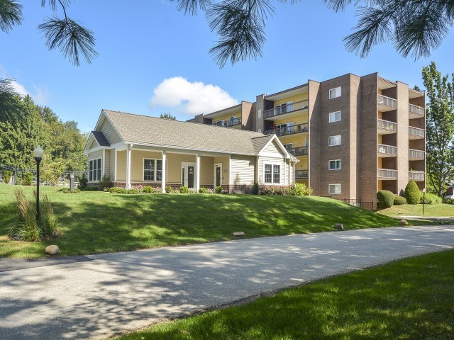 Main Line Berwyn Apartments in Berwyn, PA - Building Photo - Building Photo