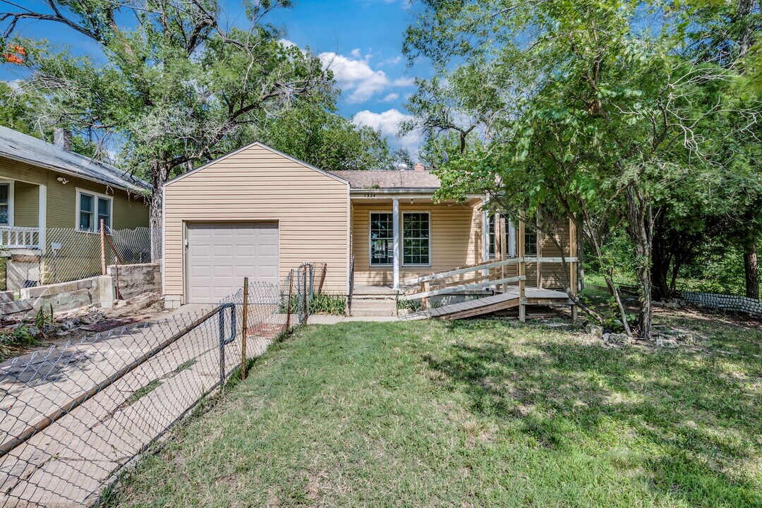 1334 N Estelle Ave in Wichita, KS - Building Photo
