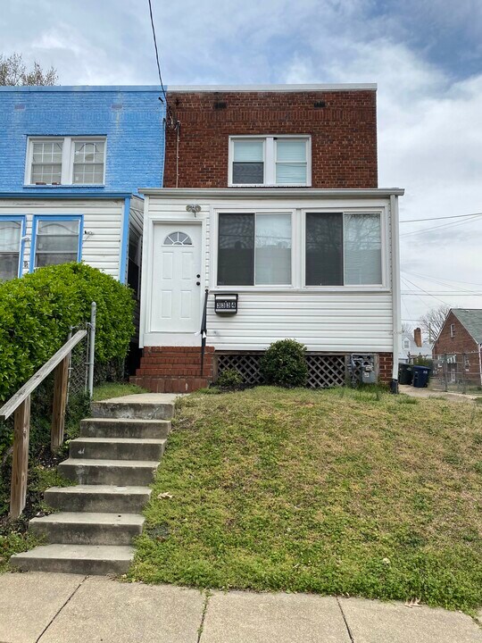 3334 10th Pl SE in Washington, DC - Foto de edificio