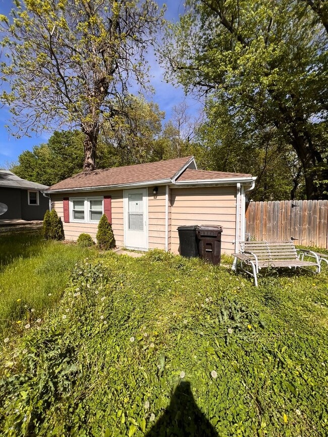 property at 102 N Inglewood Dr
