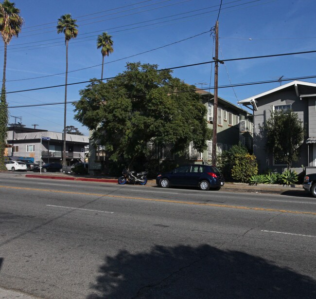 1730 Hillhurst Ave in Los Angeles, CA - Building Photo - Building Photo