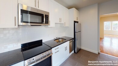 129 Sutherland Rd, Unit L in Boston, MA - Building Photo - Building Photo