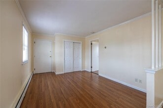 2420 Bennett Ave in North Bellmore, NY - Foto de edificio - Building Photo