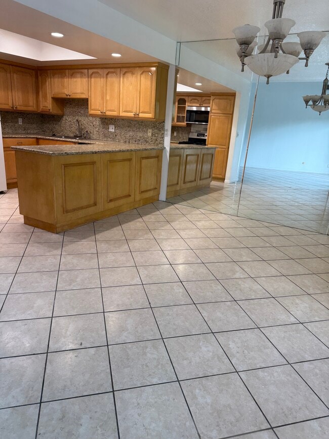 4500 Whitsett Ave, Unit 6 in Studio City, CA - Building Photo - Building Photo