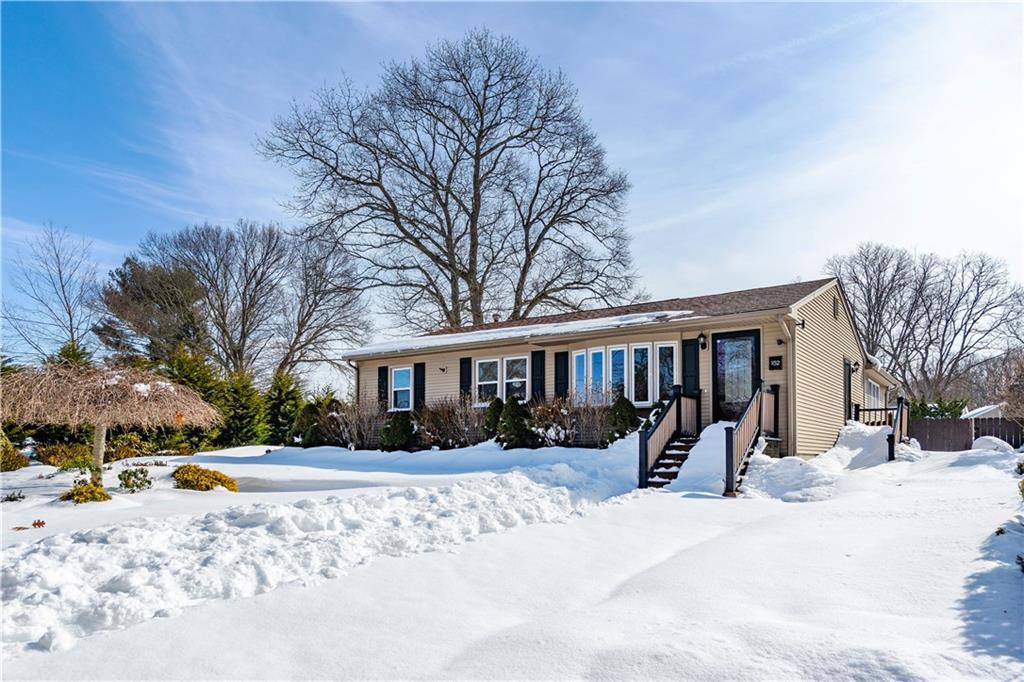 152 Almy St in Warwick, RI - Building Photo