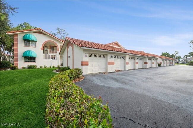 550 Gabriel Cir in Naples, FL - Building Photo - Building Photo