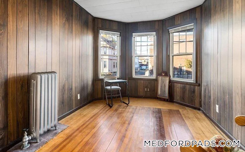 16 Windsor Rd in Medford, MA - Building Photo
