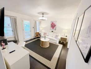 835 NE 21st Dr, Unit A in Wilton Manors, FL - Building Photo - Building Photo