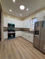 645 N Avers Ave, Unit 2nd Floor in Chicago, IL - Building Photo