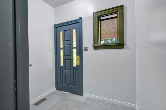 141 Beatrice St in Toronto, ON - Building Photo - Building Photo