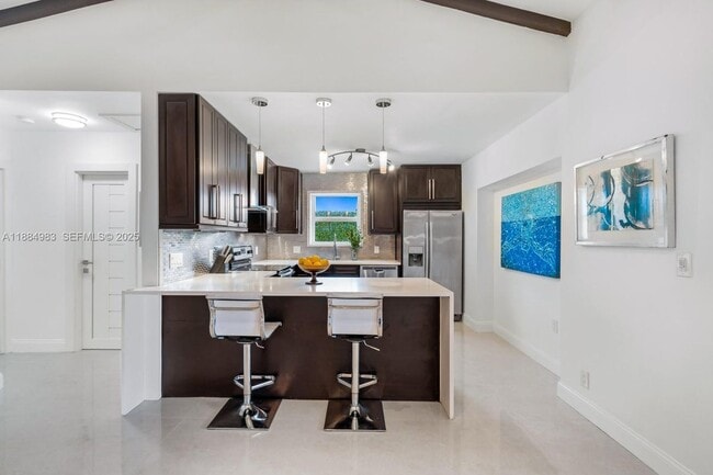 2830 NE 56th Ct in Fort Lauderdale, FL - Foto de edificio - Building Photo