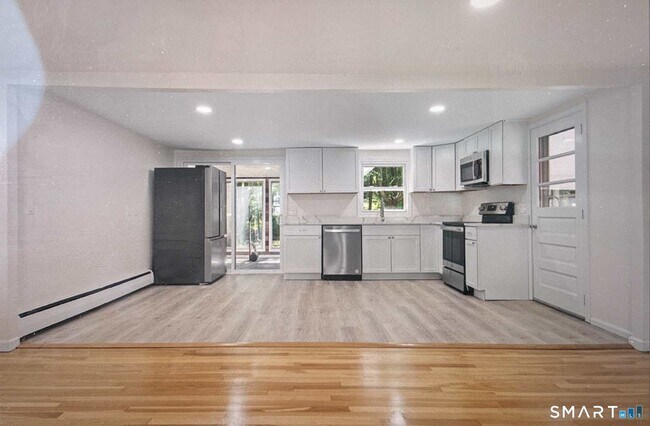 303 Bunker Hill Ave in Waterbury, CT - Building Photo - Building Photo