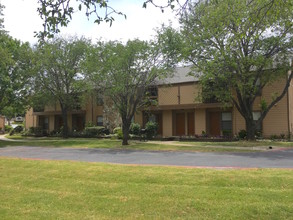 Apple Creek Apartments in Round Rock, TX - Building Photo - Building Photo