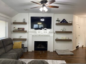 7910 Misty Moon in San Antonio, TX - Building Photo - Building Photo