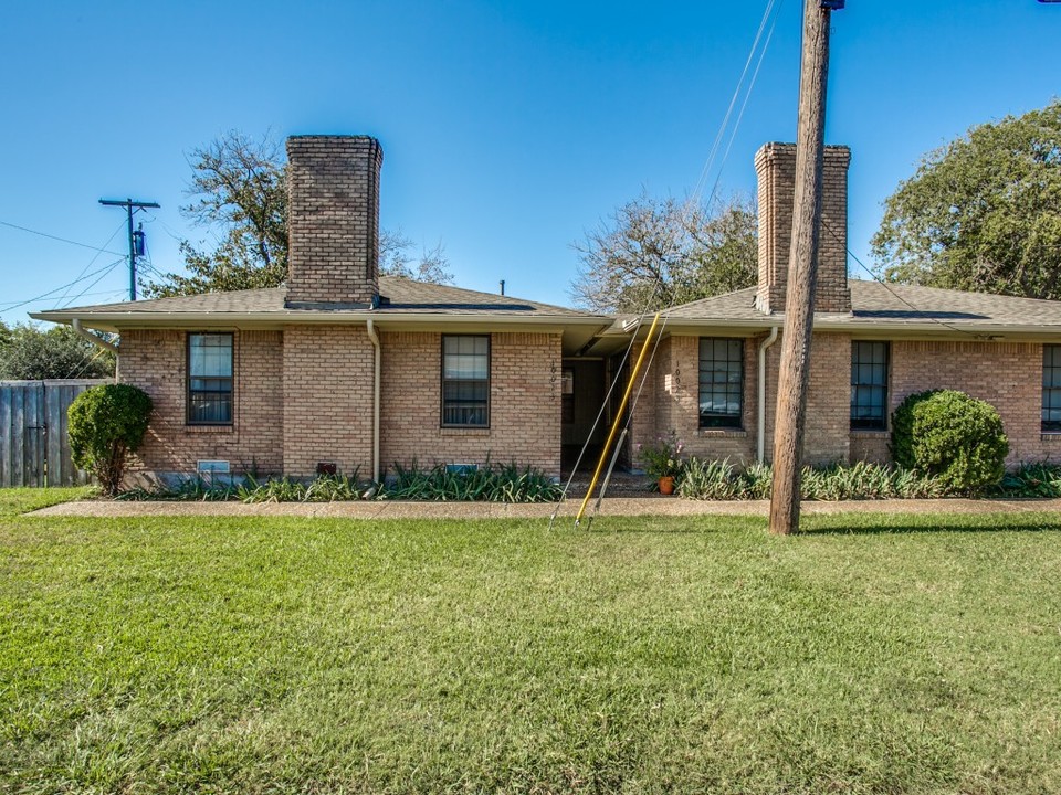 10025 Olmos Dr in Dallas, TX - Building Photo