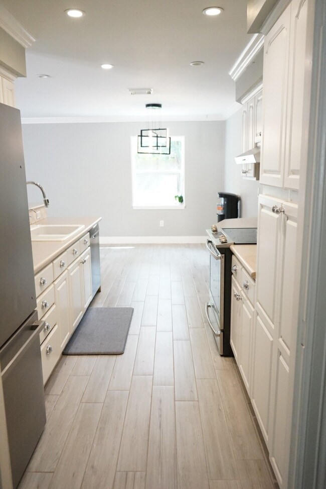 6607 Apple Valley Ln