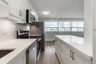 1640 Lawrence in Toronto, ON - Building Photo - Building Photo