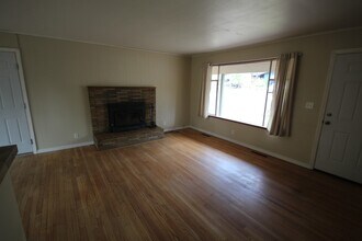 951 NE Dekalb Ave in Bend, OR - Building Photo - Building Photo