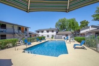 Atwater Apartments in Phoenix, AZ - Building Photo - Building Photo