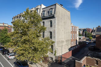 1709 Spring Garden St in Philadelphia, PA - Foto de edificio - Building Photo