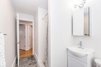 4 Osgood St, Unit 2 in Somerville, MA - Foto de edificio - Building Photo