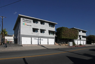 Frankmont Village Apartments in Los Angeles, CA - Foto de edificio - Building Photo