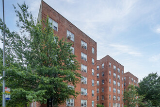 111-32 76th Ave in Forest Hills, NY - Building Photo - Primary Photo